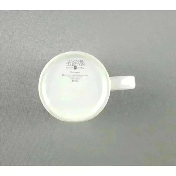 "Thanks You're Too Kind" Giraffe Sticking Neck Out For Elephant Appreciation Mug - Picture 6 of 6